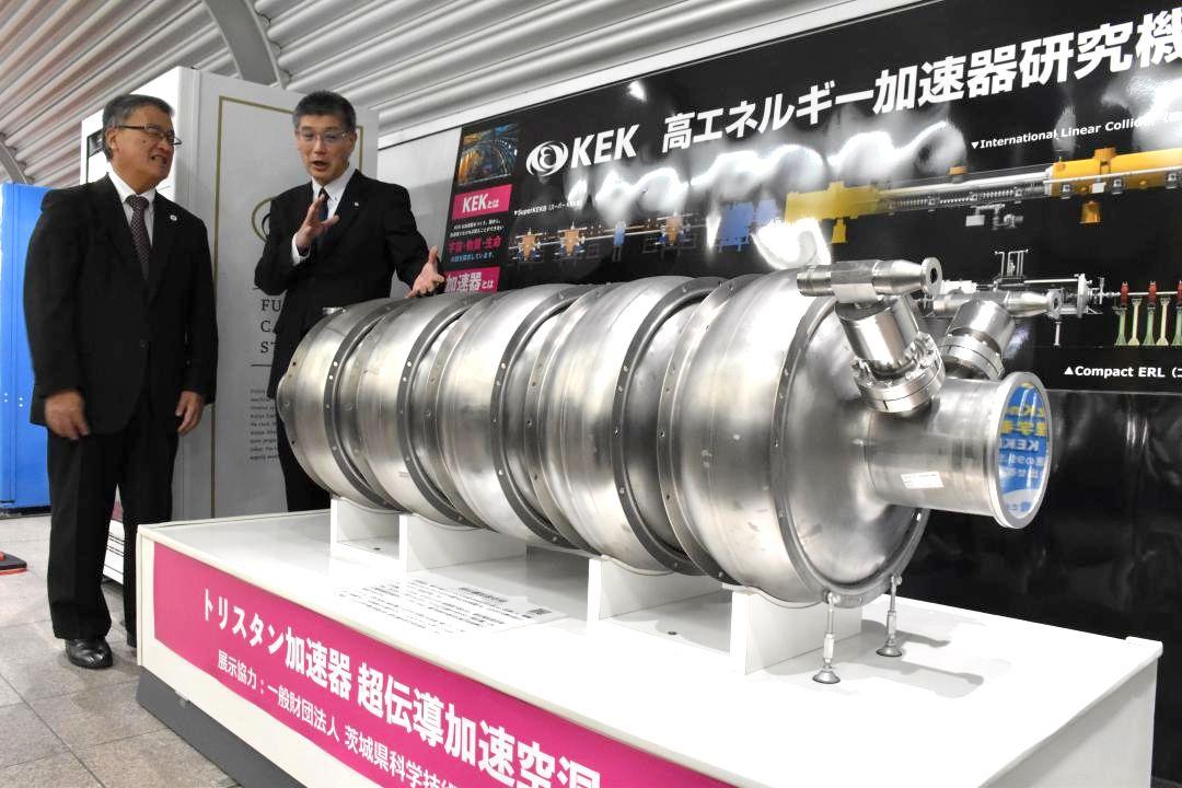 TXつくば駅構内に展示された加速器の部品=つくば市吾妻