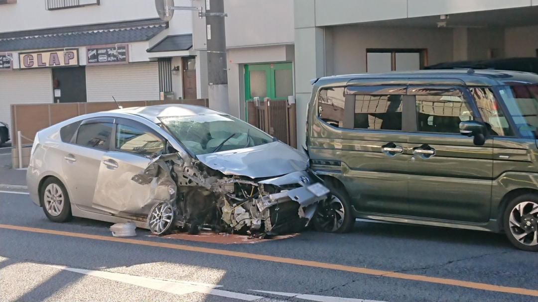 車両複数台が絡む多重事故現場＝水戸市大工町(画像の一部を加工しています)