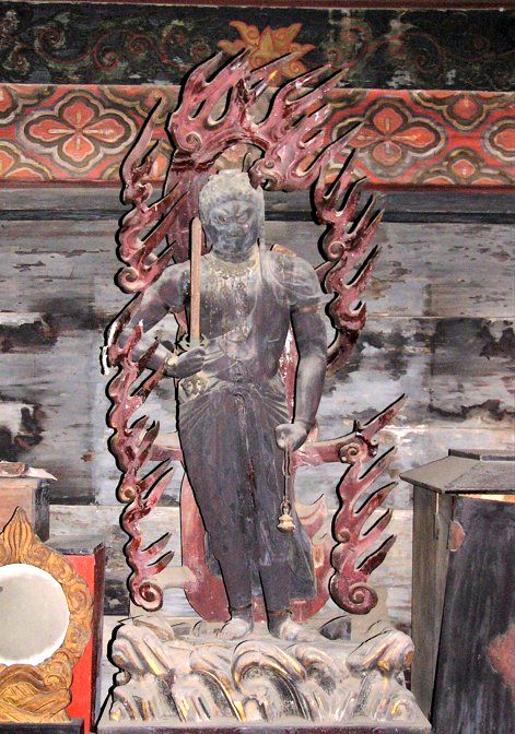 木造不動明王立像(稲敷市教育委員会提供)