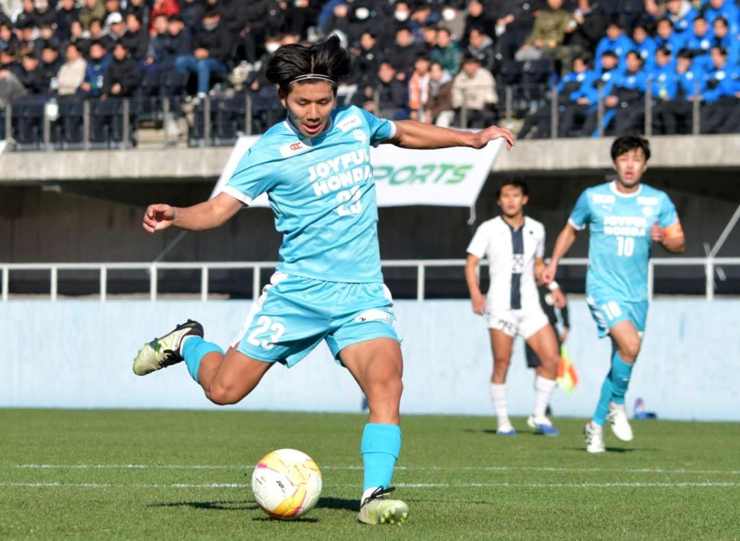 〈決勝〉国士舘大-筑波大　後半24分、先制ゴールを決める筑波大の大谷(左)=ホンダヒート・グリーンスタジアム