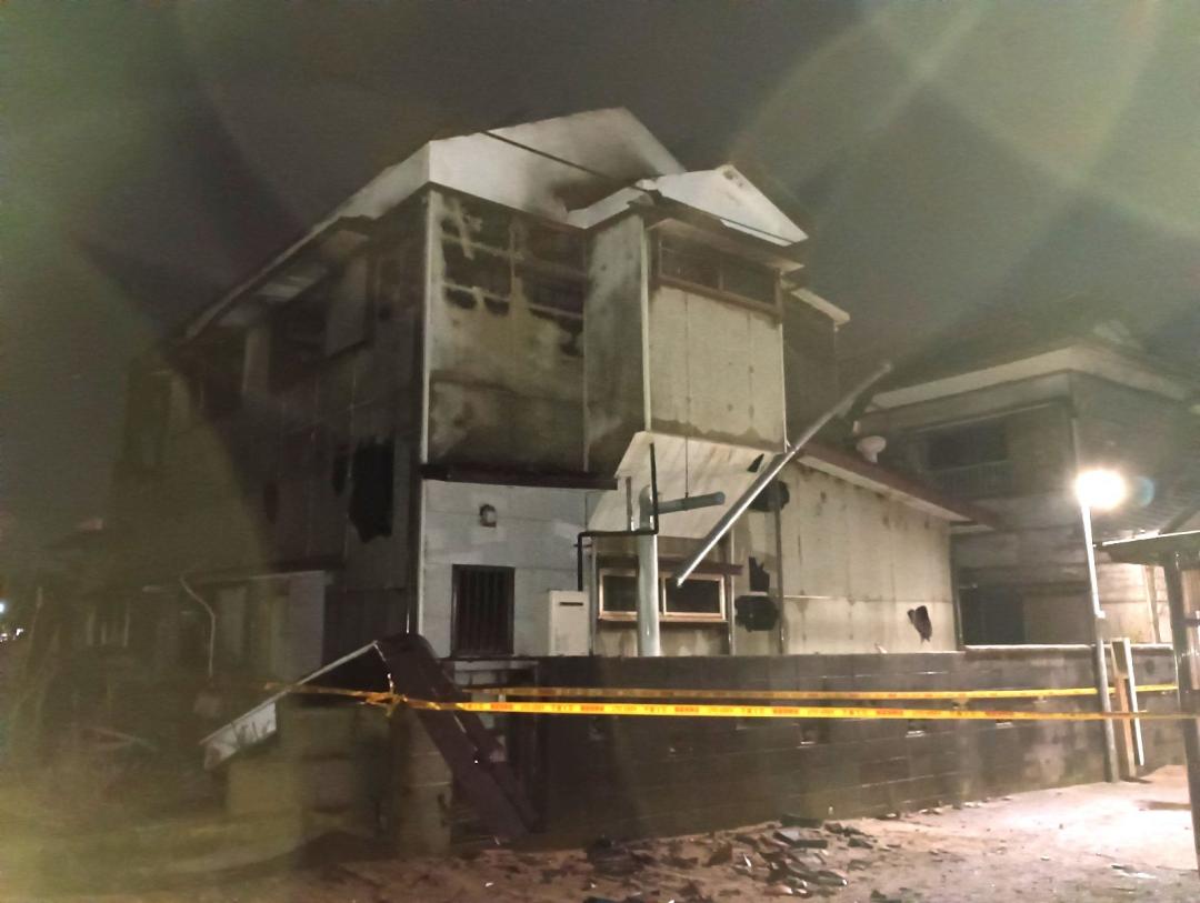 焼け跡から1人の遺体が見つかった住宅＝神栖市波崎