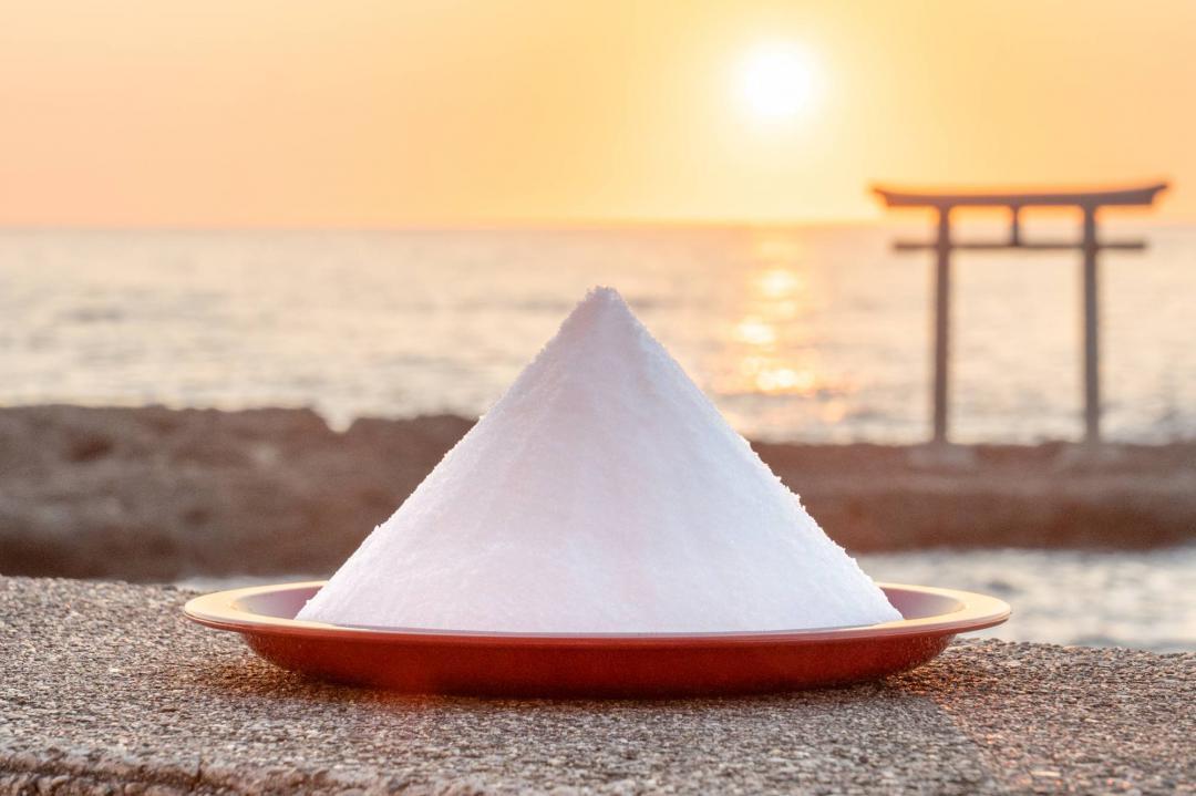 大洗の海水をくみ上げて作られた塩=大洗町磯浜町(同町提供)