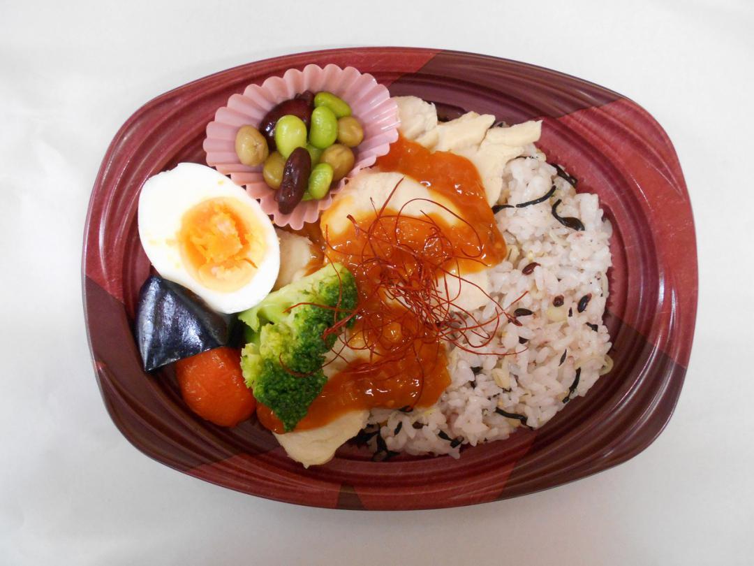 水戸商高生らが考案したヘルシー弁当