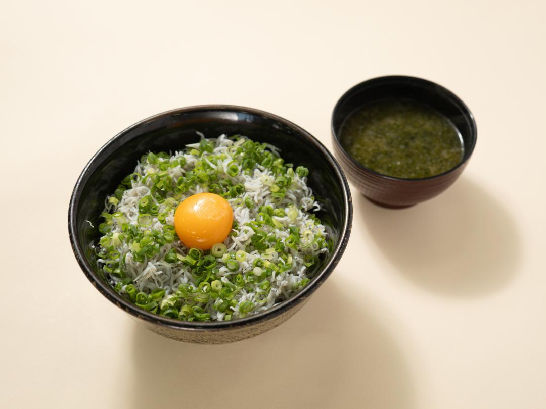 県代表に選ばれた常磐自動車道下り線中郷サービスエリアのメニュー「大津港のしらす丼」