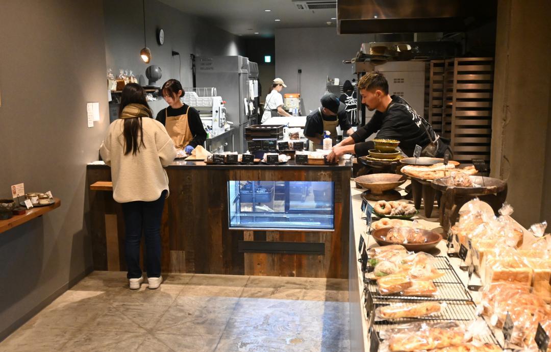 水戸中心街の空き店舗を活用して出店したパン店「good　bakes」。まちなかの新たな一員となった=水戸市泉町