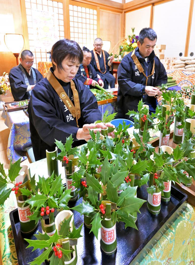 節分に向け準備が進む「柊昆布」=18日、桜川市真壁町椎尾の椎尾山薬王院