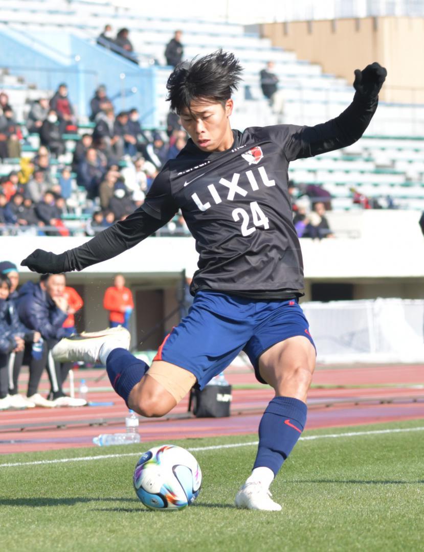 J1福岡との練習試合で存在感を放ったJ1鹿島の林=ひなた陸上競技場