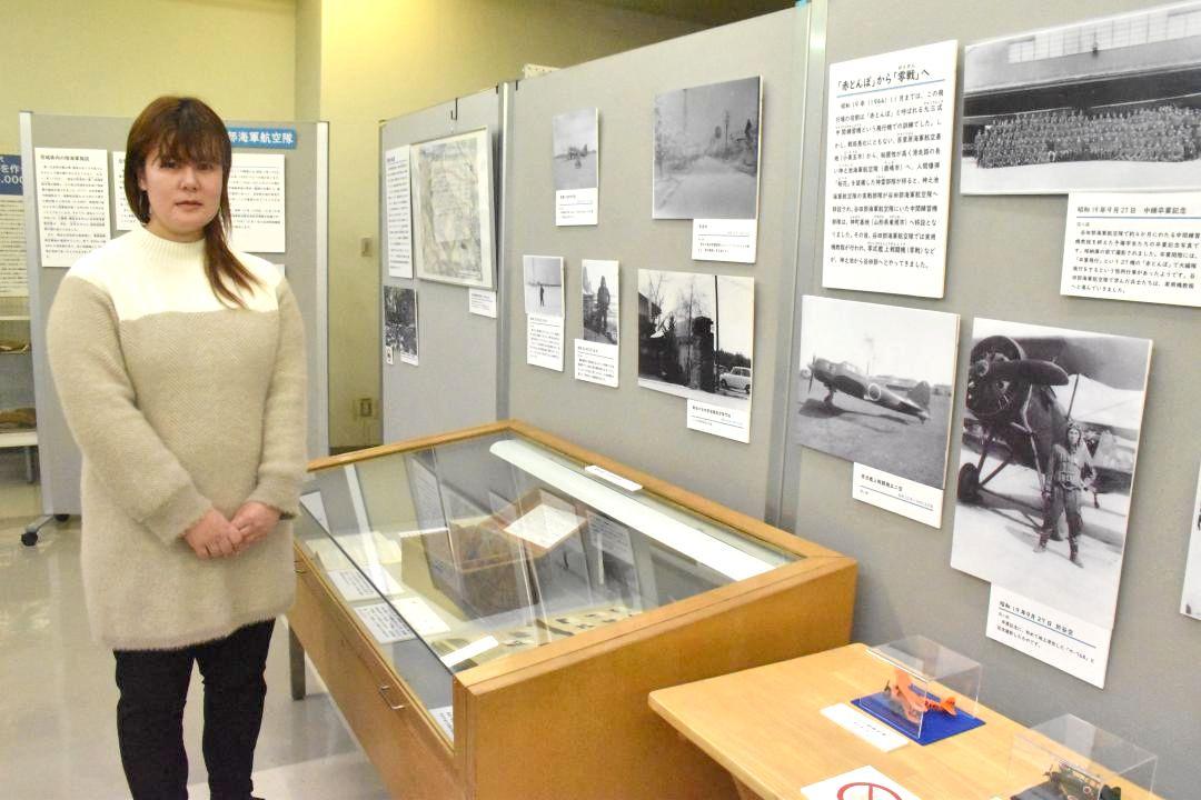 企画展を紹介する担当の久保田昌子さん=つくば市谷田部