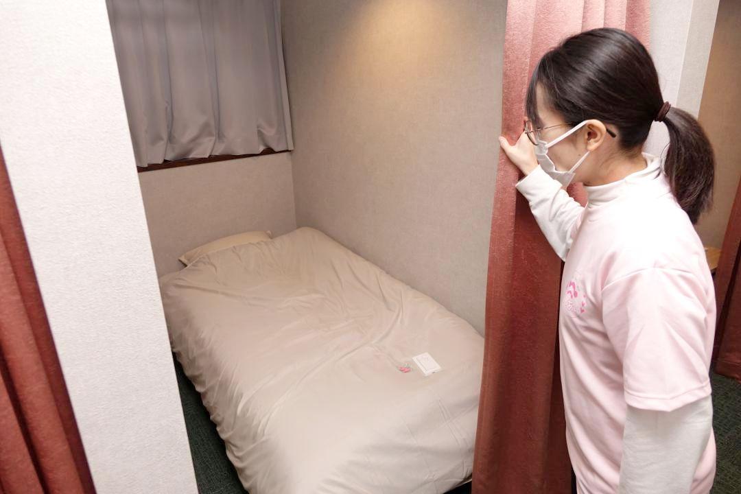 四つのベッドを備える仮眠室=筑西市丙