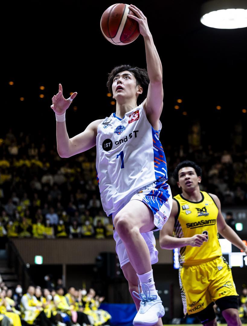 SR渋谷-ロボッツ　第1クオーター、シュートを放つロボッツの駒沢=代々木第二体育館(©B.LEAGUE)