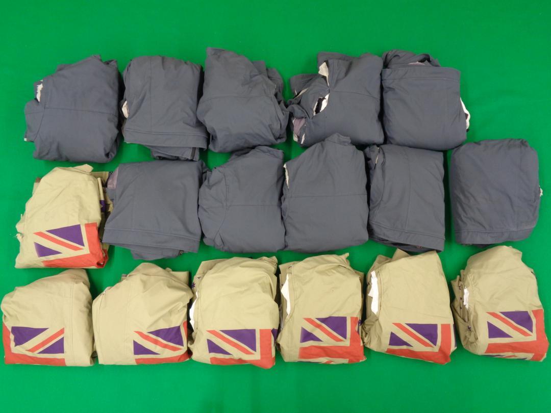 覚醒剤が染みこまれた布が隠された衣類(横浜税関提供)