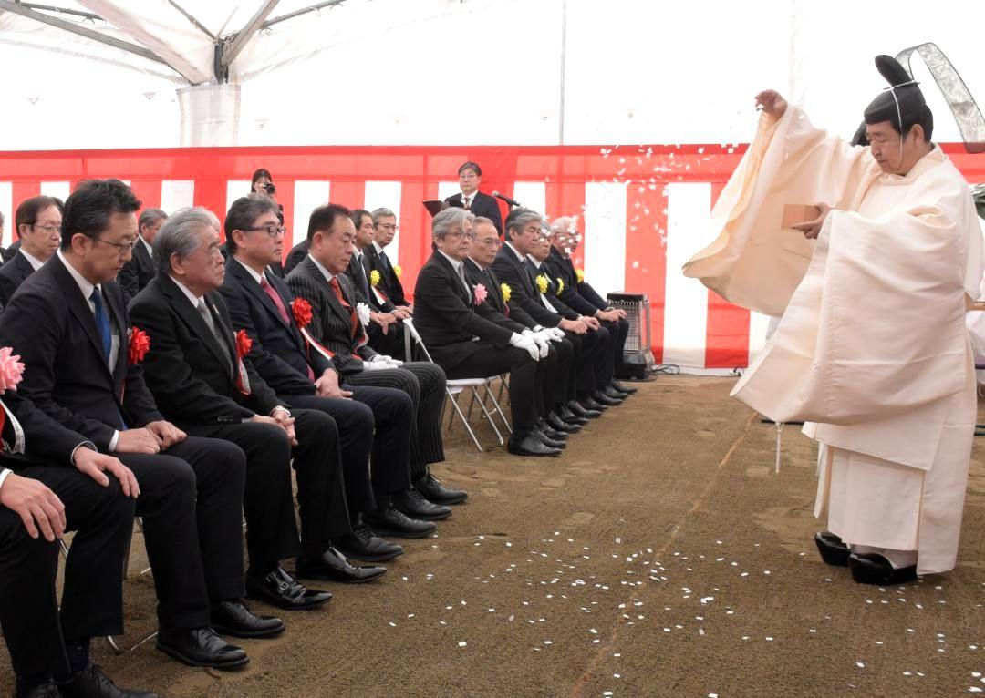 常陽銀行新本店ビル新装工事の地鎮祭に出席した関係者=水戸市大町