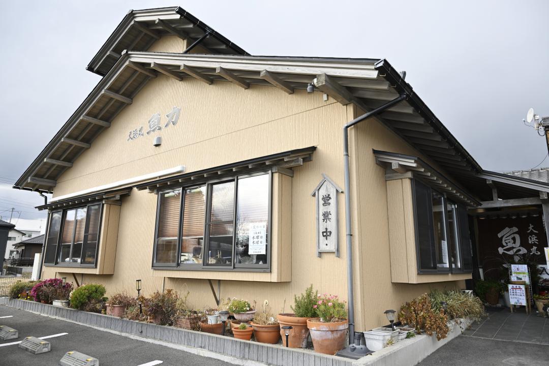 東日本大震災で被災し、同じ場所に建て直された店舗。地域の人に親しまれてきた場所で営業を続けている