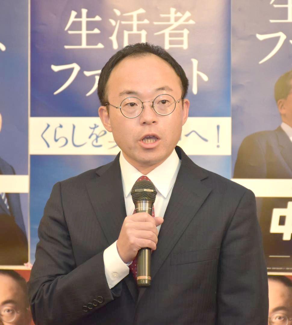 敗戦の弁を述べる小沼巧氏=鹿嶋市宮中