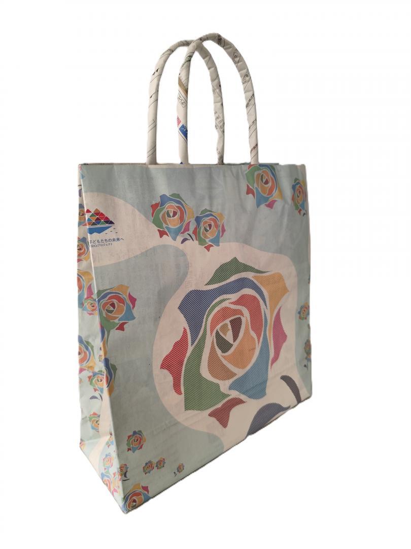 新聞紙面の絵柄が大きく出る「大ばっぐ」