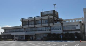 鹿嶋市役所=同市平井