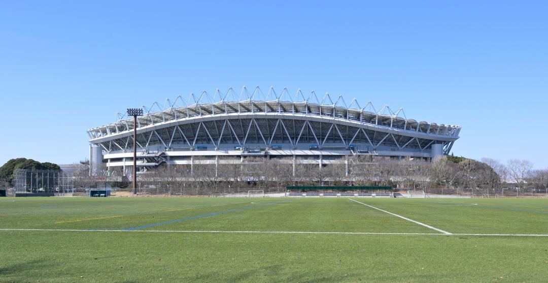 新スタジアム建設予定地の卜伝の郷運動公園(手前)