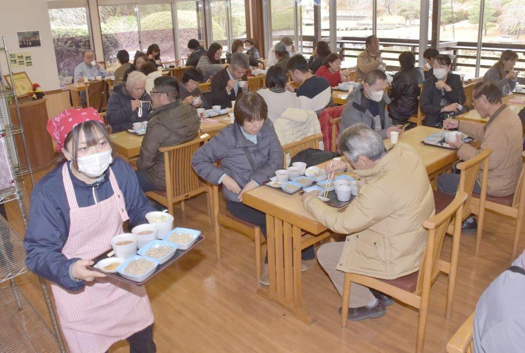 市内外からの大勢のそば好きらが足を運んだ熟成常陸秋そば「冬けんちん」フェア=常陸太田市新宿町