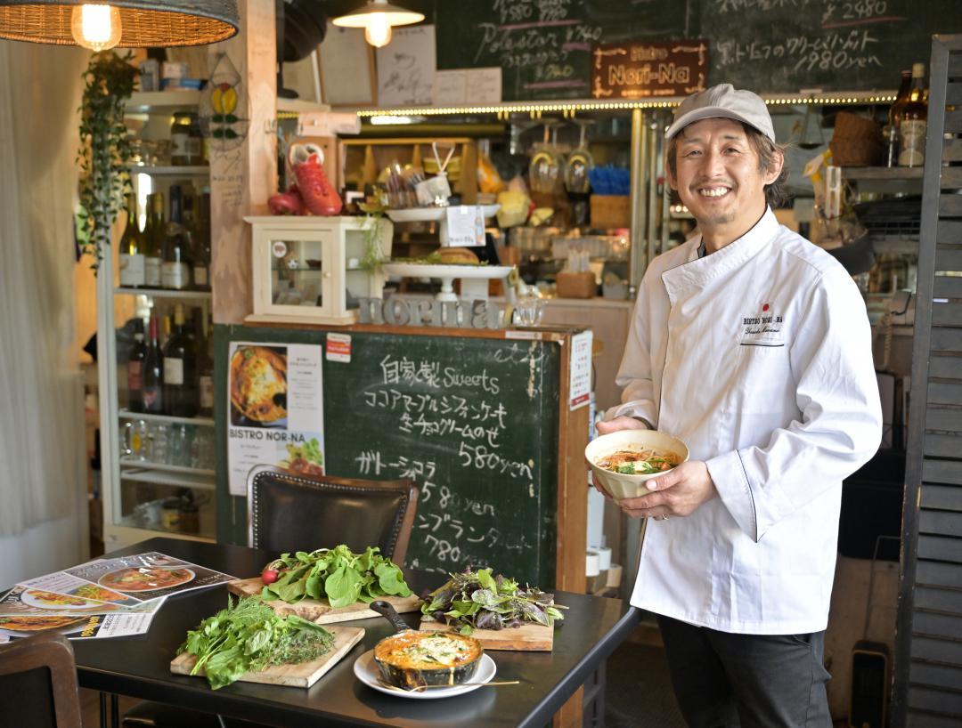 地域の食材を使った料理を提供する「ビストロ・ノリーナ」オーナーシェフの丸野陽介さん=鹿嶋市宮中