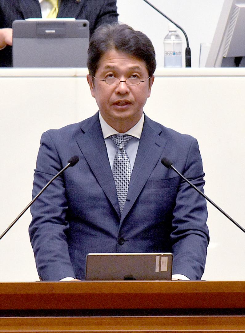 県議会第1回定例会で議案を説明する大井川和彦知事=県議会議事堂