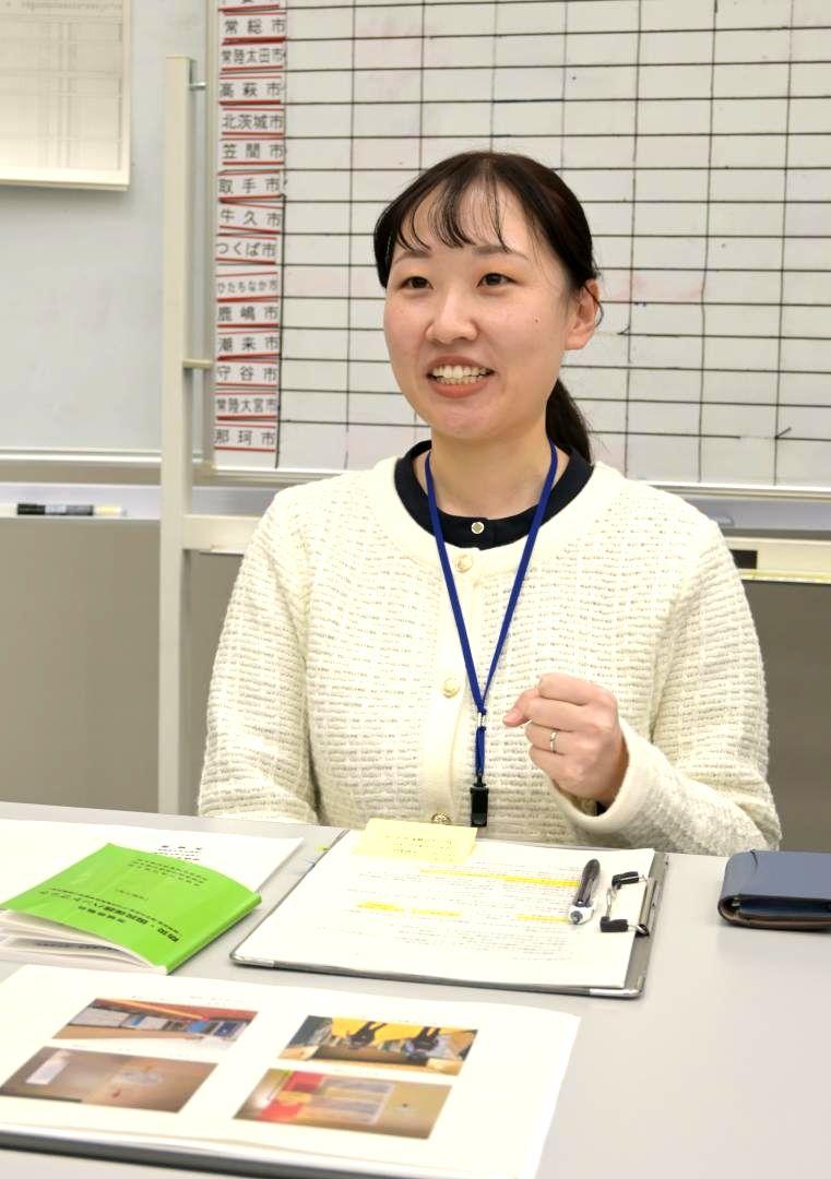 防災について話す県防災・危機管理課の鈴木真由さん=県庁