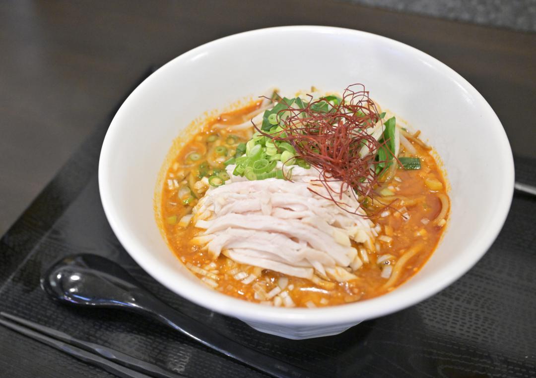 ゴマが香る濃厚なスープの「鶏絲担々麺」