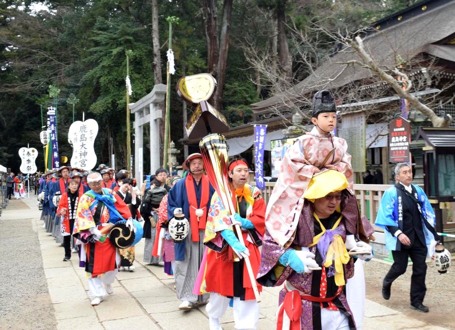 祭頭祭に参列した祭事関係者ら=鹿嶋市宮中