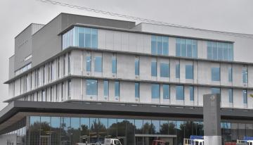 結城市役所=同市中央