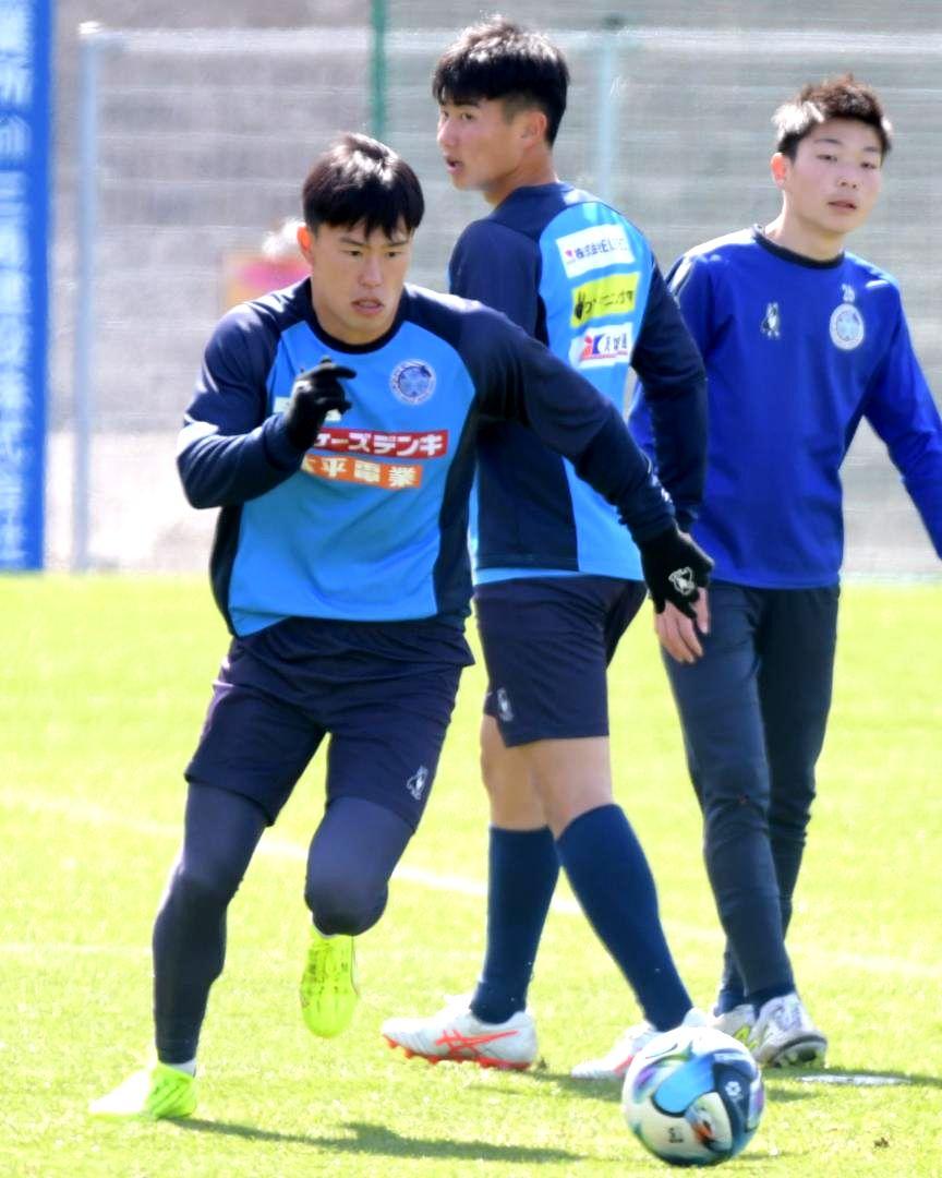 横浜M戦に向け調整するJ1水戸の山本=アツマーレ