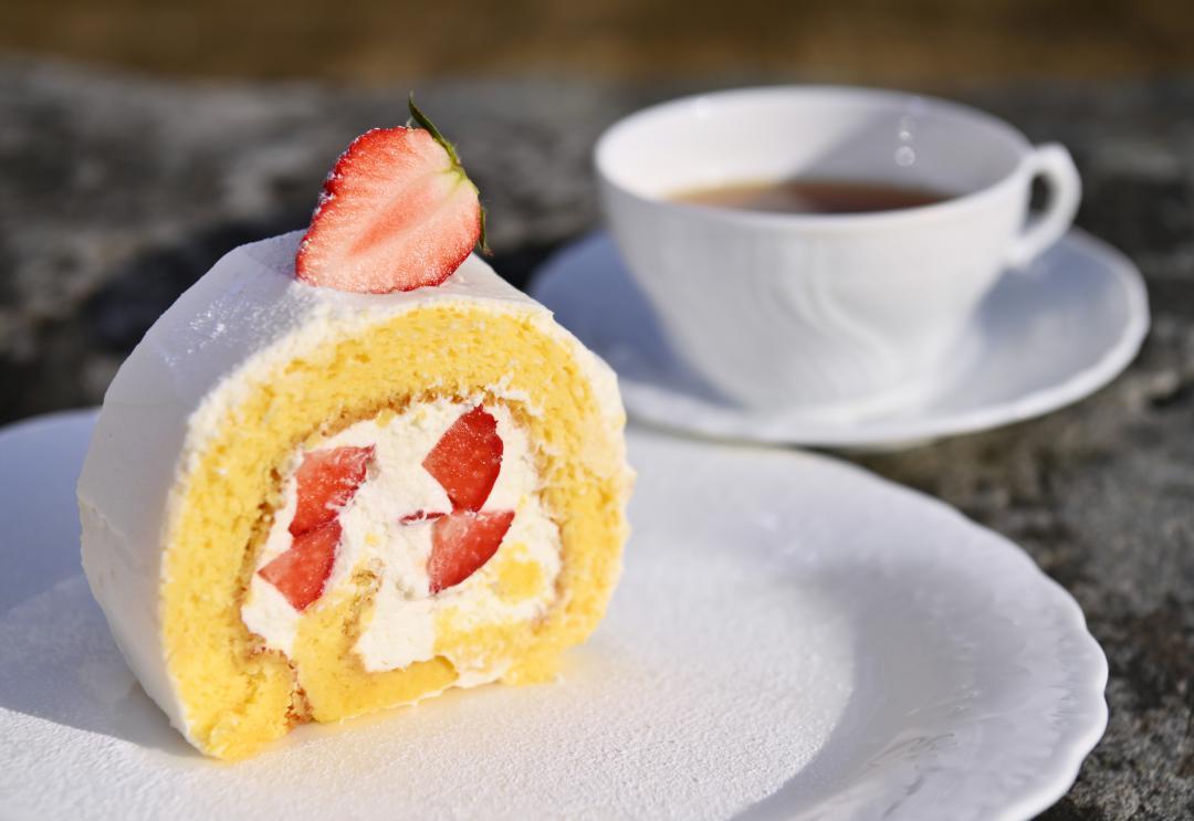 人気の苺のロールケーキ