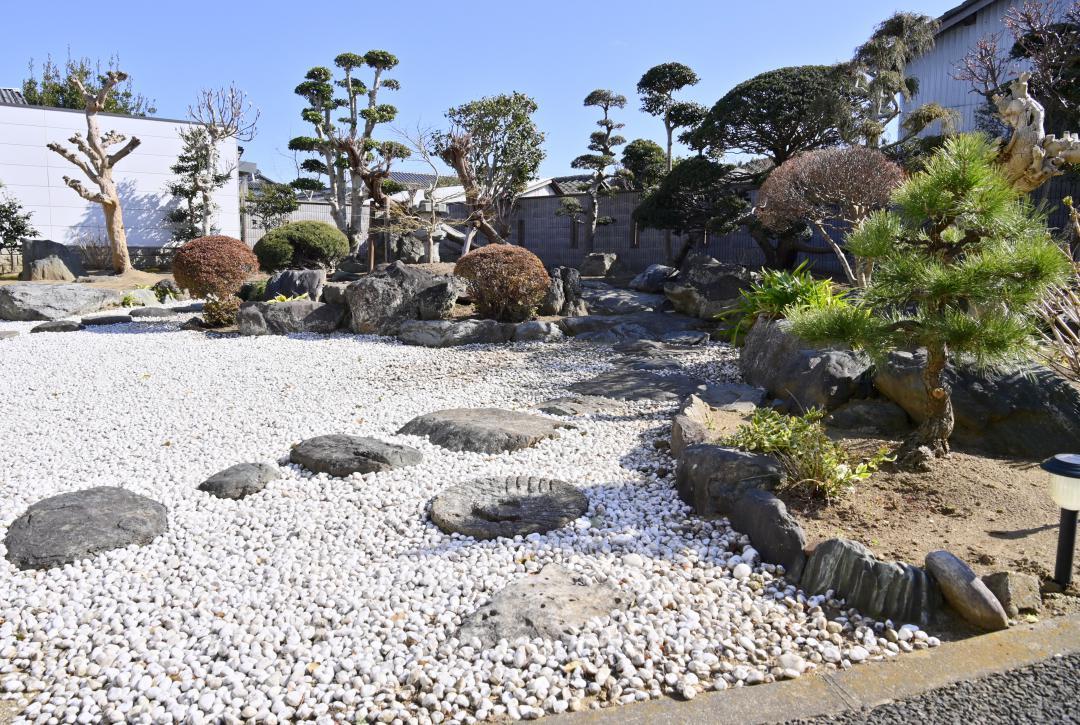 季節ごとに表情を変える和風庭園