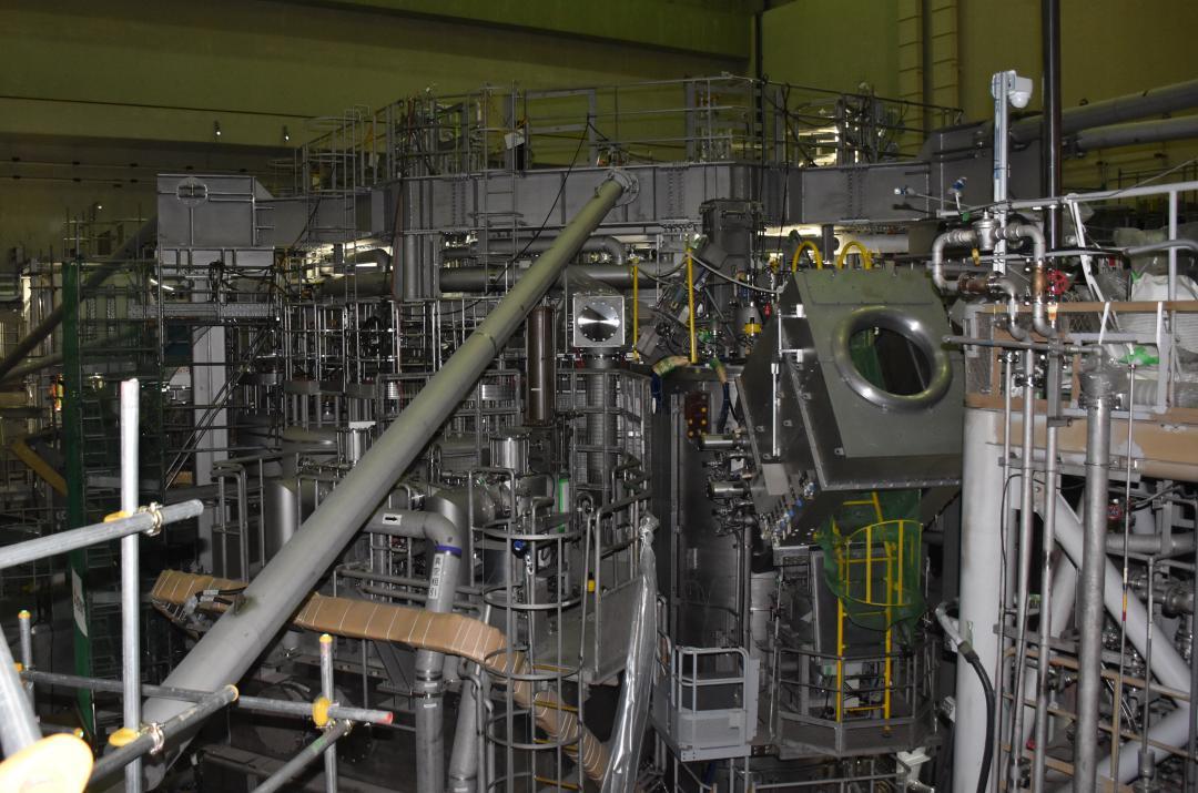 増強した機器との統合運転が始まった核融合実験装置「JT-60SA」=那珂市向山