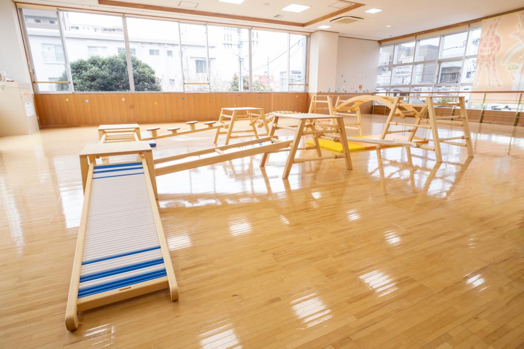 「わんぱーく・みと」に設置した室内用アスレチック遊具=水戸市大町