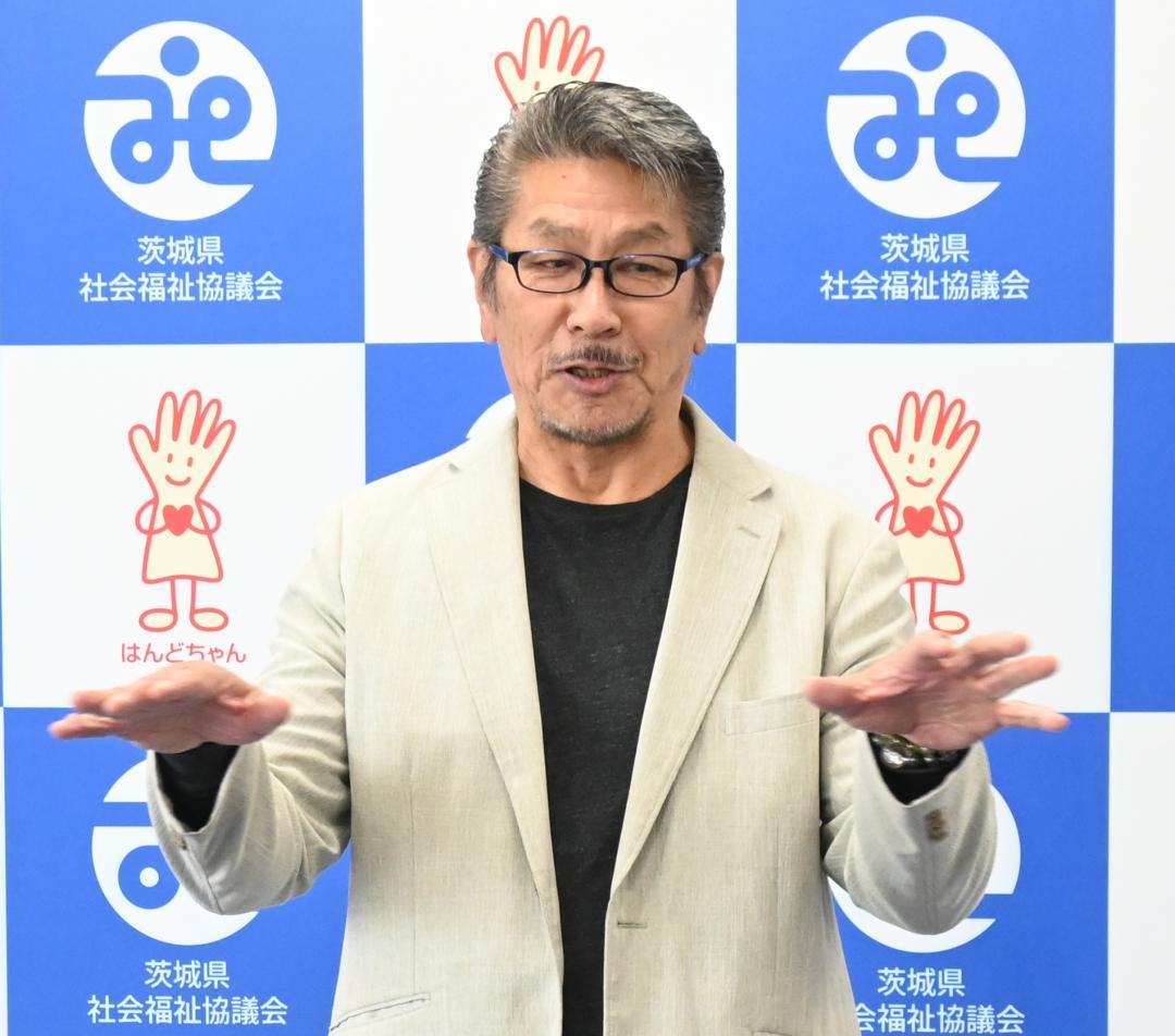 慰問活動の成果を語る野村将希さん=水戸市千波町