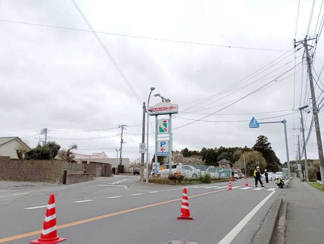 事故が発生した現場=1日午後0時50分ごろ、鹿嶋市津賀