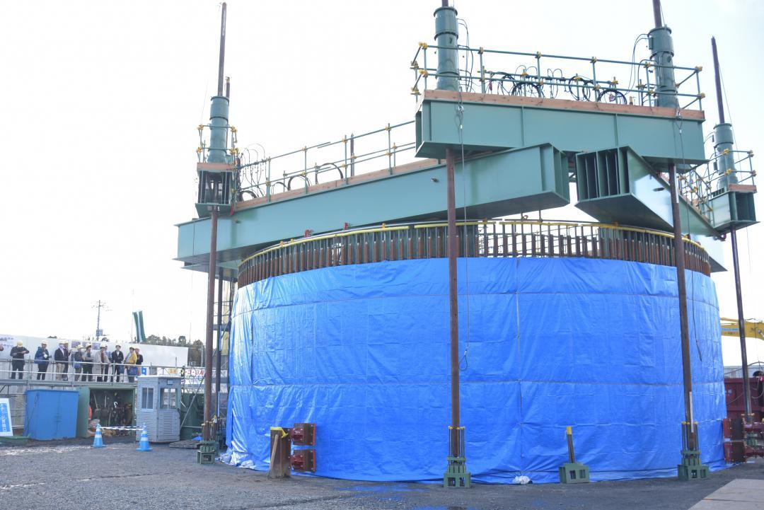 深さ50メートルの立て坑の壁になる、リング状のコンクリート製構造物=東海村村松