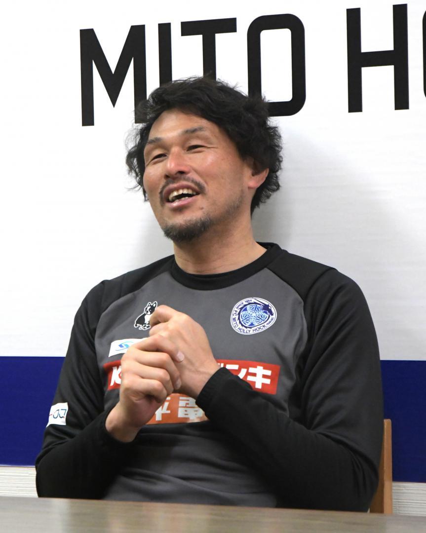 Jリーグの公式戦で初となる「茨城ダービー」への思いを語るJ1水戸の本間幸司ゼネラルマネジャー=城里町小勝のアツマーレ