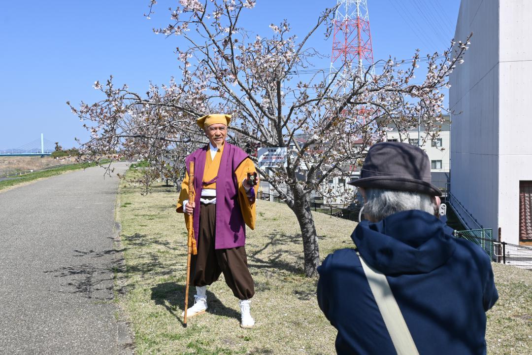 水戸市の「黄門さんの漫遊さくら堤」で行われた撮影会=同市水府町
